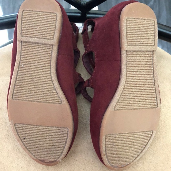 Old Navy faux suede triple strap flats - Picture 4 of 8